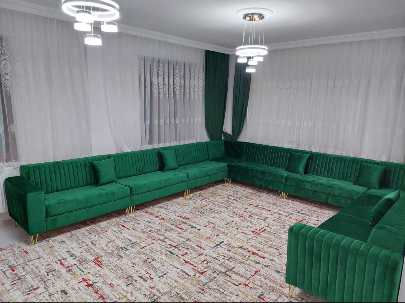 Konya Şahika yeşil kadife U tipi köşe takımı — şark odası, halı ve perde uygulaması